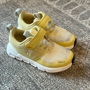 EUC On Running Kids Yellow and White Velcro Sneakers - toddler boys 10.5